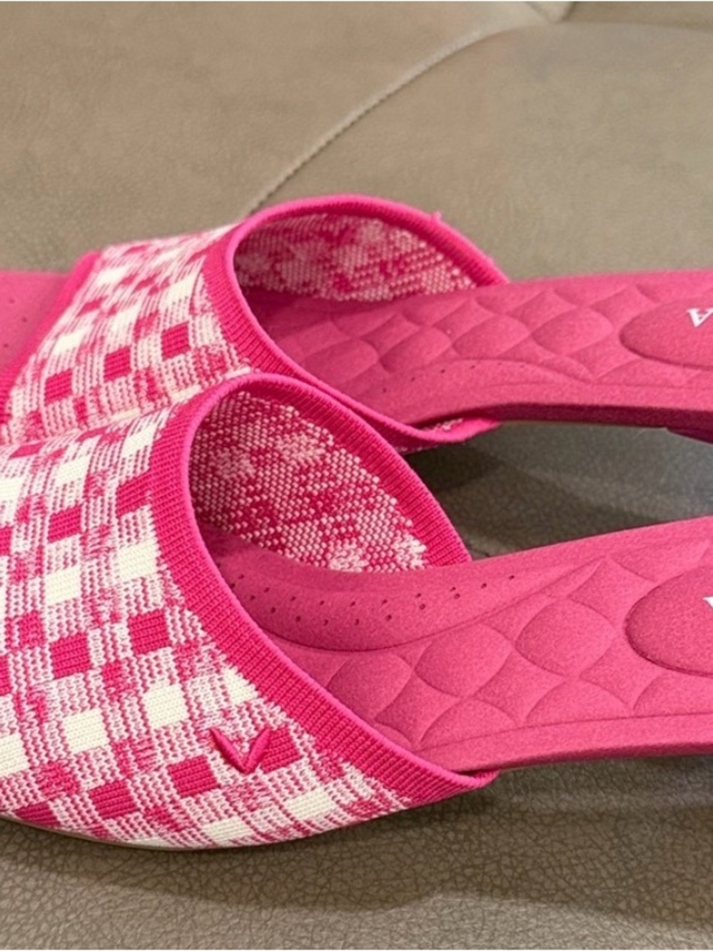 Vivaia Hot Pink Checkered Slide Mules 39.5/ 8.5 EUC - Picture 2 of 6